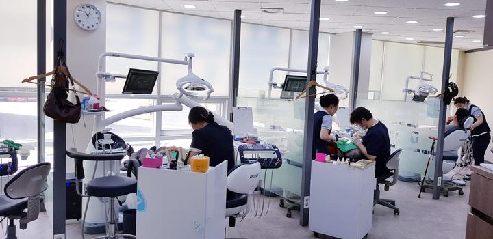 韩国仁川正正种植牙齿科集团医院为有困难的在韩中国同胞种植爱心牙